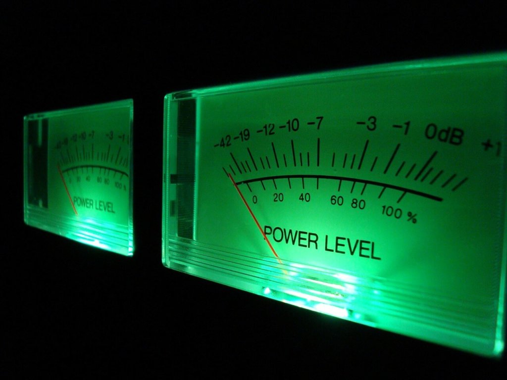 Decibelio y Frecuencia