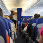 Cómo evitar el dolor de oídos al volar en avión