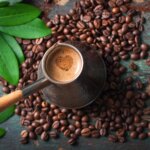 La cafeína puede empeorar la pérdida de audición relacionada con el ruido
