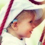Niños con implante coclear aprenden las palabras más rápido que los niños con audición normal