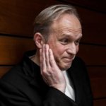 El actor, músico y escritor Ulrich Tukur sufre de tinnitus