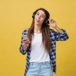 Jóvenes con “oído de anciano”, un drama que crece a todo volumen