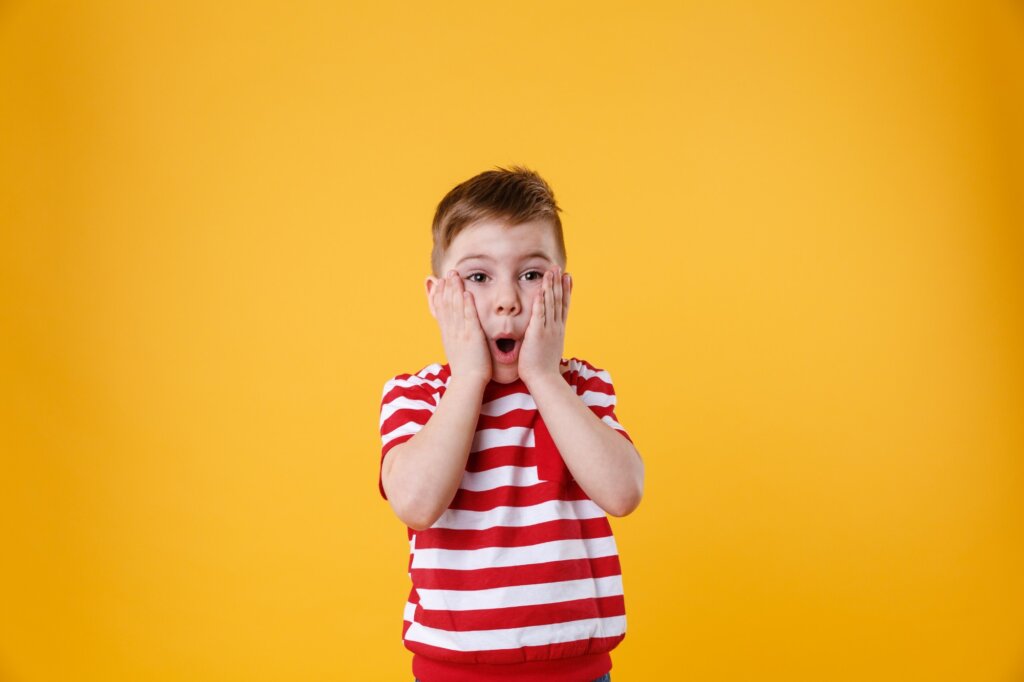 Niño con pérdida auditiva