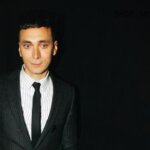 La estrella de moda Hedi Slimane revela una lucha con el tinnitus