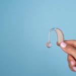 El uso de audífonos reduce el deterioro cognitivo