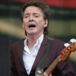 Bruce Foxton, de The Jam, revela que tiene tinnitus y se está quedando sordo y ciego, pero promete s...