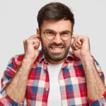 5 extrañas razones por los que suenan los oídos