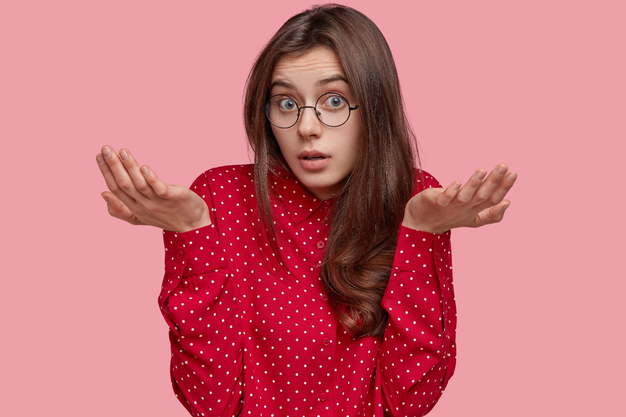 Tinnitus, preguntas frecuentes - Foto creado por wayhomestudio - www.freepik.es