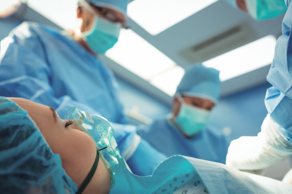 Pacientes con coronavirus en recuperación con pérdida auditiva
