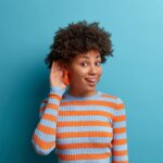 Desarrollan lentes de contacto auditivos innovadores para personas con discapacidad auditiva