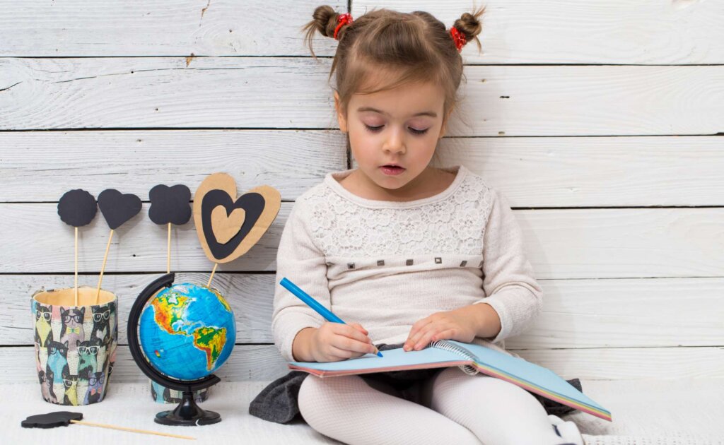 Niña de 9 años escribe un libro sobre su pérdida auditiva