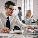 Como manejar el tinnitus en el entorno laboral